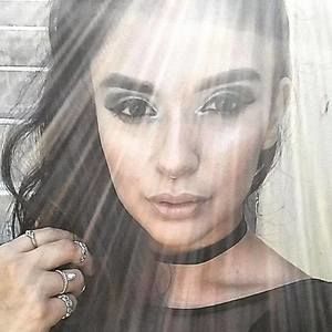 Meet your Posher, Jasmine